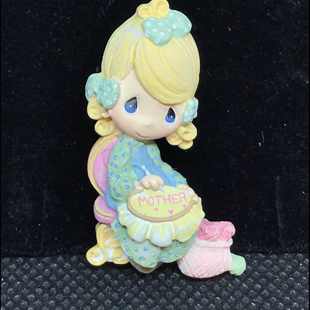 PRECIOUS MOMENTS 2000 PMI BROOCH